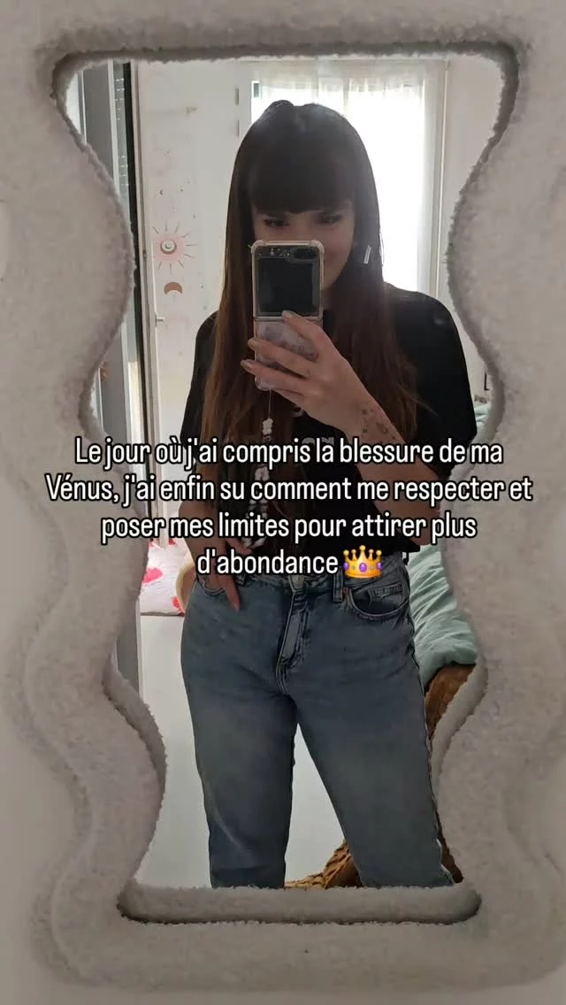 On fait un petit jeu ?

Tu vas voir, c'est assez ouf quand tu comprends la blessure cachée derrière ta Vénus 🫶

#astrocoaching #astrology #AstroGuidance #AstroVibes #astrolove #relationsamoureuses #relationconsciente #RelationsSaines #reprendretonpouvoir #guidance