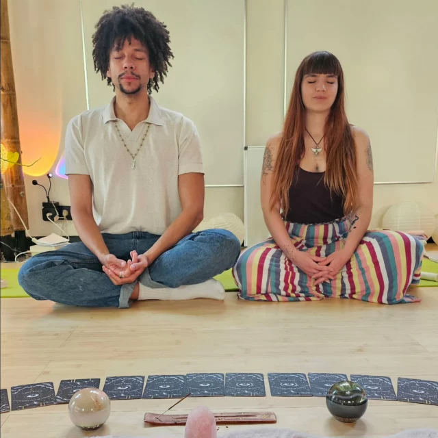 ✨️ Réveille ta Médiumnité ✨️

Toujours un plaisir de collaborer avec mon ami Médium @thomas.roussel.xii sur ces magnifiques ateliers 🙏💕

➡️ Notre but ? Démocratiser la médiumnité et la rendre accessible au plus grand nombre. Car oui nous sommes tous médium (à des échelles ensuite différentes certes, mais c'est un câblage que tous les êtres humains possède). Ce n'est pas un don réservé à une élite, et notre atelier vous permet de conscientiser votre propre couleur et votre façon de faire ! 

✨️ Niveau 1 ✨️ :
🤍 découverte des bases théoriques de la médiumnité à connaître (les guides, les différents canaux médiumniques, différence avec la voyance, les défunts, les piliers fondamentaux pour prendre soin de son canal, la routine énergétique, démystifier les croyances et les peurs, distinguer la voix du mental et l'intuition, l'échelle vibratoire des émotions  à connaitre)

🤍 Mini bain sonore pour lâcher le mental et se centrer en douceur 

🤍 exercices pratiques pour oser se lancer, muscler son intuition et prendre confiance en soi en testant ses différents canaux mediumniques. 

➡️ Les deux précédentes sessions étaient complètes, une troisième arrive cet été 🌅

✨️ Niveau 2 ✨️ :
🤍 Approfondissement des aspects théoriques à connaître (la protection, les entités, les égregores, le voyage astral, les différents supports et outils médiumniques existants tels que le pendule, les annales akashiques, la mémoire des lieux)

🤍 Méditation de connexion surprise 

🤍 exercices pratiques pour tester différentes spécialisations (pendule, annales akashiques, ect..) et continuer d'explorer plus en profondeur sa propre coloration et sa façon unique de recevoir et canaliser

➡️ Une première session est prévue pour Juin. La date arrive soon 🌌

À chaque fois qu'une nouvelle session est prévue, je partage la nouvelle en story (puis story à la Une) et je mets à jour la liste d'inscription dispo via le lien dans la bio.

Ps : Si le lien n'est pas dispo, c'est que les ateliers sont en pause ou que les inscriptions ne sont ouvertes 🙏

Pour toutes autres questions, envoyez moi un DM 💕

Much love,
Morgane 🌹